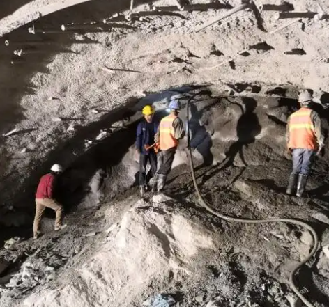 霍山隧道拱顶带模注浆料，微膨胀注浆料的特点及施工工艺